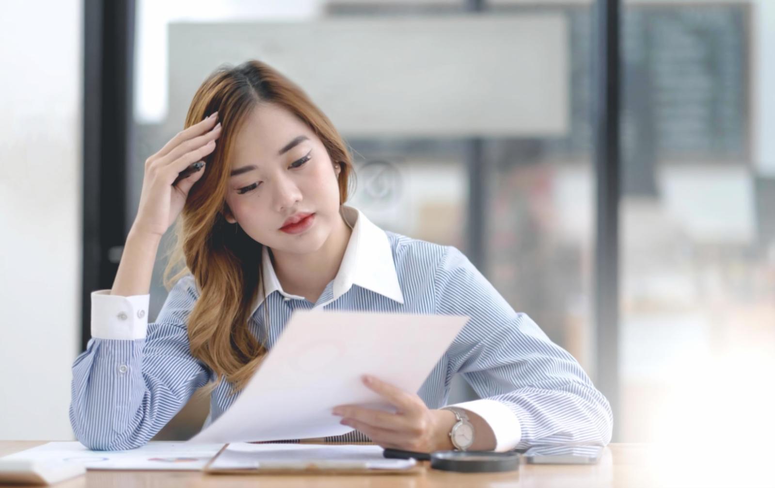 Visualisation du cadre méthodologique d'analyse des risques budgétaires avec diagrammes et indicateurs clés